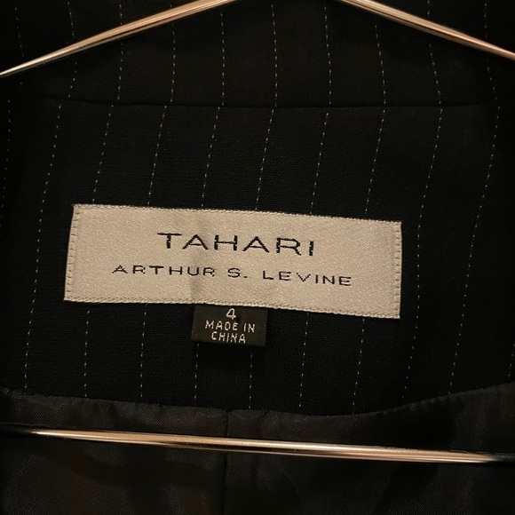 TAHARI Arthur S. Levine from Holt Renfrew Black with Pinstripes Jacket Size 4 - Picture 5 of 11